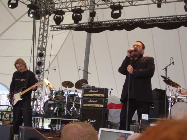 Live1.jpg
